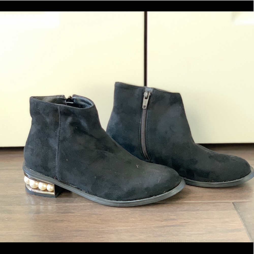 Black booties！